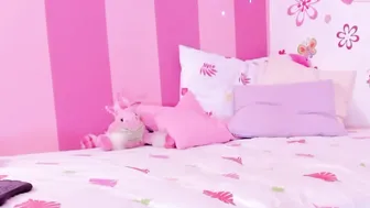 camilitasu Naked babe demonstrates chocolate body