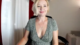 colette1w flexible blonde oiled up pussy play