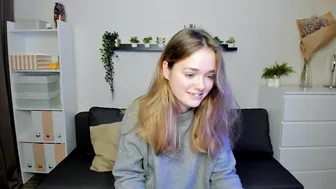 caitlin_bell cute bitch caresses sex lips