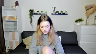 caitlin_bell short action show