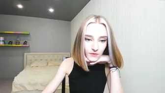 elaine_diaz excellent skin in glasses sucks dildo