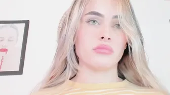 antonia_savatto_ cute chick posing in lingerie