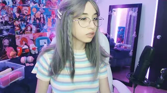 stephymoon_ petite model streckt ihre fotze