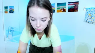 stephanie_evans playful cam girl masturbates in a live show