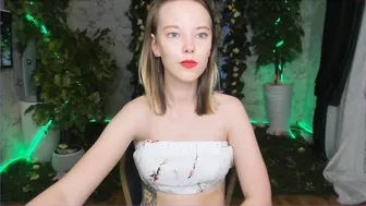 stephanie_evans young chicks dance striptease