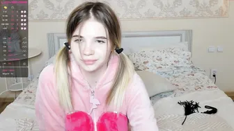 solla_q evening online chat with pink tight pussy