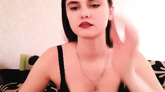 qqlola rubbing  close-up show with big lips