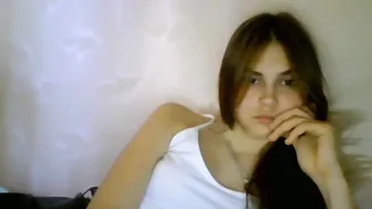 qqlola very pretty young whore shows a vagina