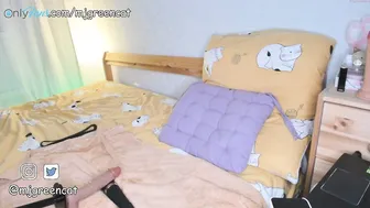 mjgreencat slobbery  with two hands