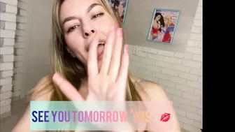 miss_jenni15 juicy babe creases her tits