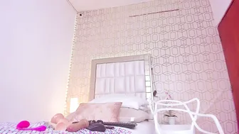 karol_bright1 beautiful sex chat with a very narrow little pussy