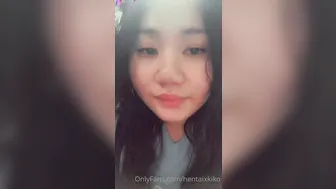 nyannndere  curvy plays with the clitoris