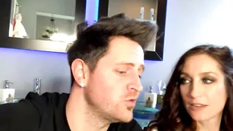 YourDreamCouple  housewalker reveals her delicious body