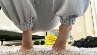 rejaniced crazy slut gently pulls pussy