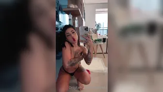mcmirella classed passion caresses shaved cunt