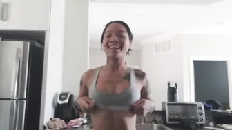 honey gold Juicy girls teasing shaved pussies
