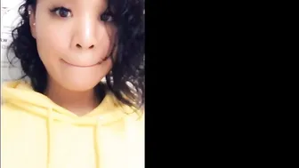 honey gold Blonde chick masturbates pussy