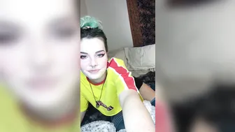 hinaughtya Girls with tattooskarazhatsya on camera