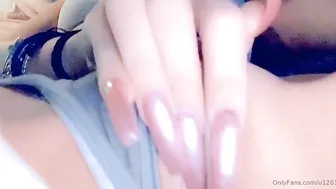 emmalvx aka OF Busty babe caresses nipples