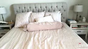 eva lovia Nude bitch shows intimate charms