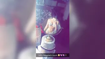 cherubesque Dark skinned lady gently jerks her pussy