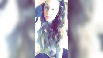 cherubesque Exquisite body gently pulls pussy