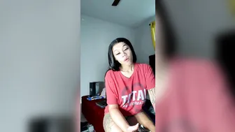 piinklolla cutie removes clothes