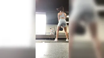 thatgirlfromtiktok Gorgeous model tightly stretches both holes.