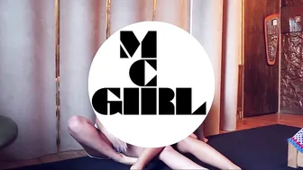 Holly Peers onlyfans Curva in stockings fucks clit