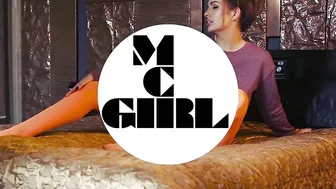 Holly Peers onlyfans two fingers in pussy