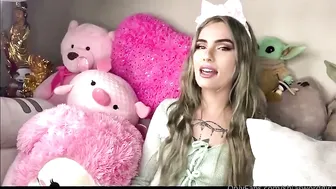 shiaswordgirl playing with her ass