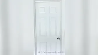 Ambsofficialxo onlyfans Bitch with huge booty caresses hairy cunt