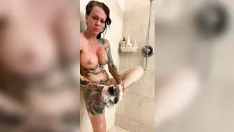 kandieangel Cute lady undresses in front of the camera