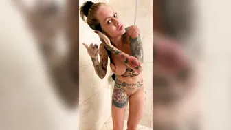 kandieangel Pregnant caresses tanned boobs