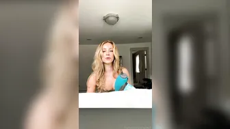 daisykeech Crazy doll masturbates shaved pussy