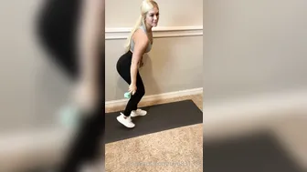 toneupwithtay Incendiary hottie gently jerks off her cunt
