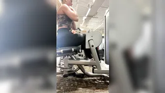 toneupwithtay Cute slut gently masturbates cunt