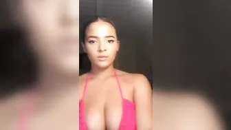 snowbunnyasiyah onlyfans Naughty babe excites with her body