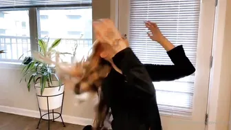 shiaswordgirl The chick measures beautiful outfits.