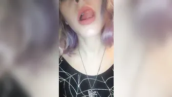 Laiste Girl Naughty bitch massages juicy holes