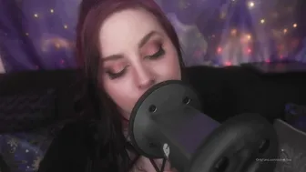 dovey demonstratively masturbating on cam