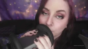 dovey Cute babe rides a sex toy