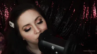 dovey Excellent skin in glasses sucks dildo