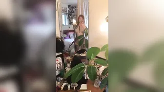 Maud Suicide Hot babe pulls her holes