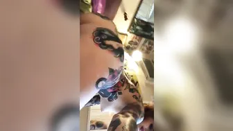 Maud Suicide Mature slut pulls pussy while lying in a chair