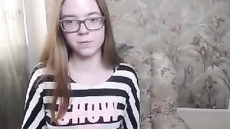 sweet_purs undressed in front of the camera