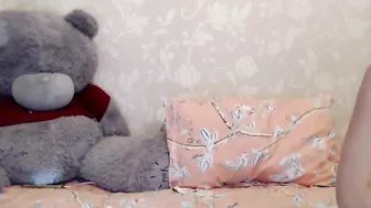 lissaray1 fucks herself on the sofa