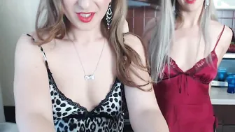 hottie_lady Cute brunette sucking dick