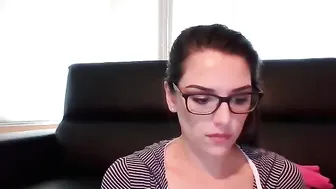 itshannahanderson Naughty babe masturbates pussy