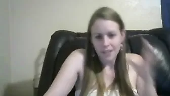 brs1969 Slender beauty caresses sex lips